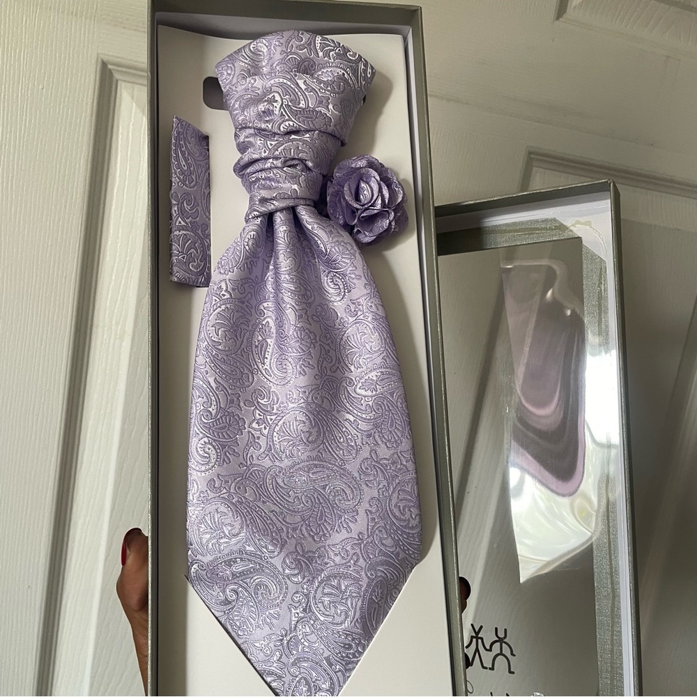 Men's Lavender Paisley Cravat Set - Formal Ascot Tie with Lapel Flower
